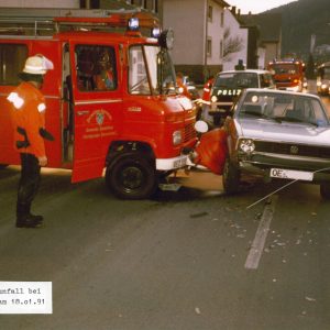 Unfall beim Ausrücken von Einsatzfahrzeugen am Feuerwehrhaus Finnentrop